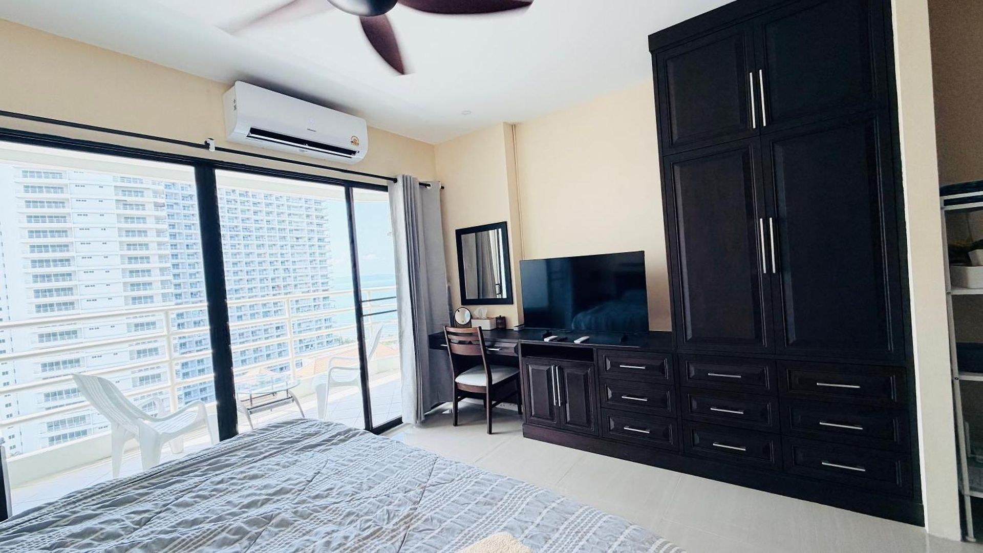 Panoramic Seaview Right In Front Of Jomtien View Talay 5c