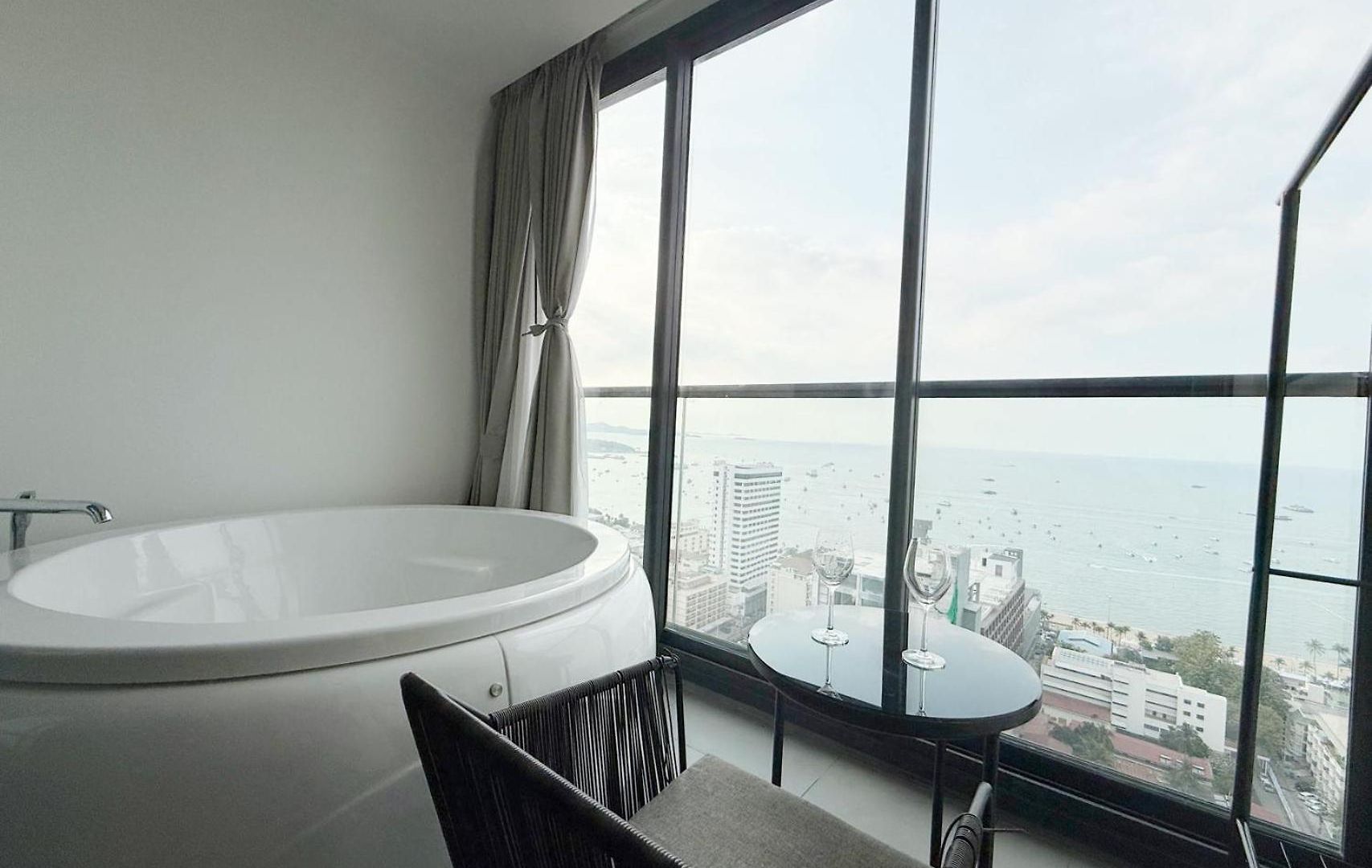Edge Pattaya-luxury Downtown Escape *