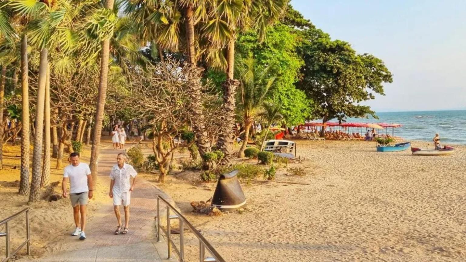 Ideally Located On Jomtien Phratamnak Pattaya