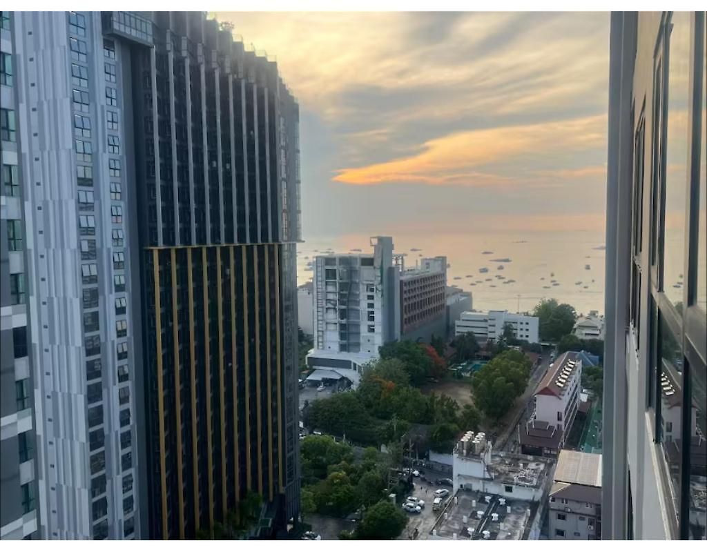Modern 1br At The Base Pattaya