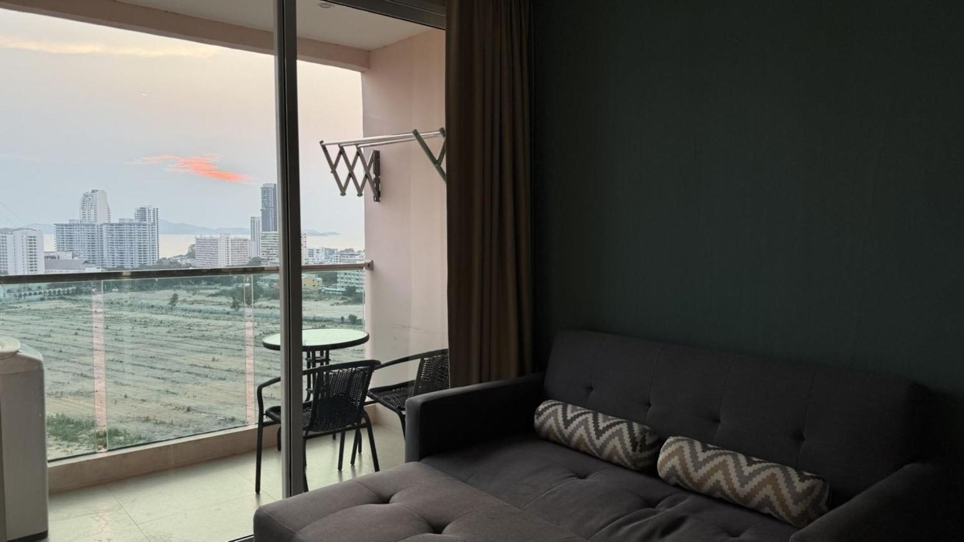 Sea View In Grande Caribbean L Pool L Near Jomtien And Walking Street Apartment