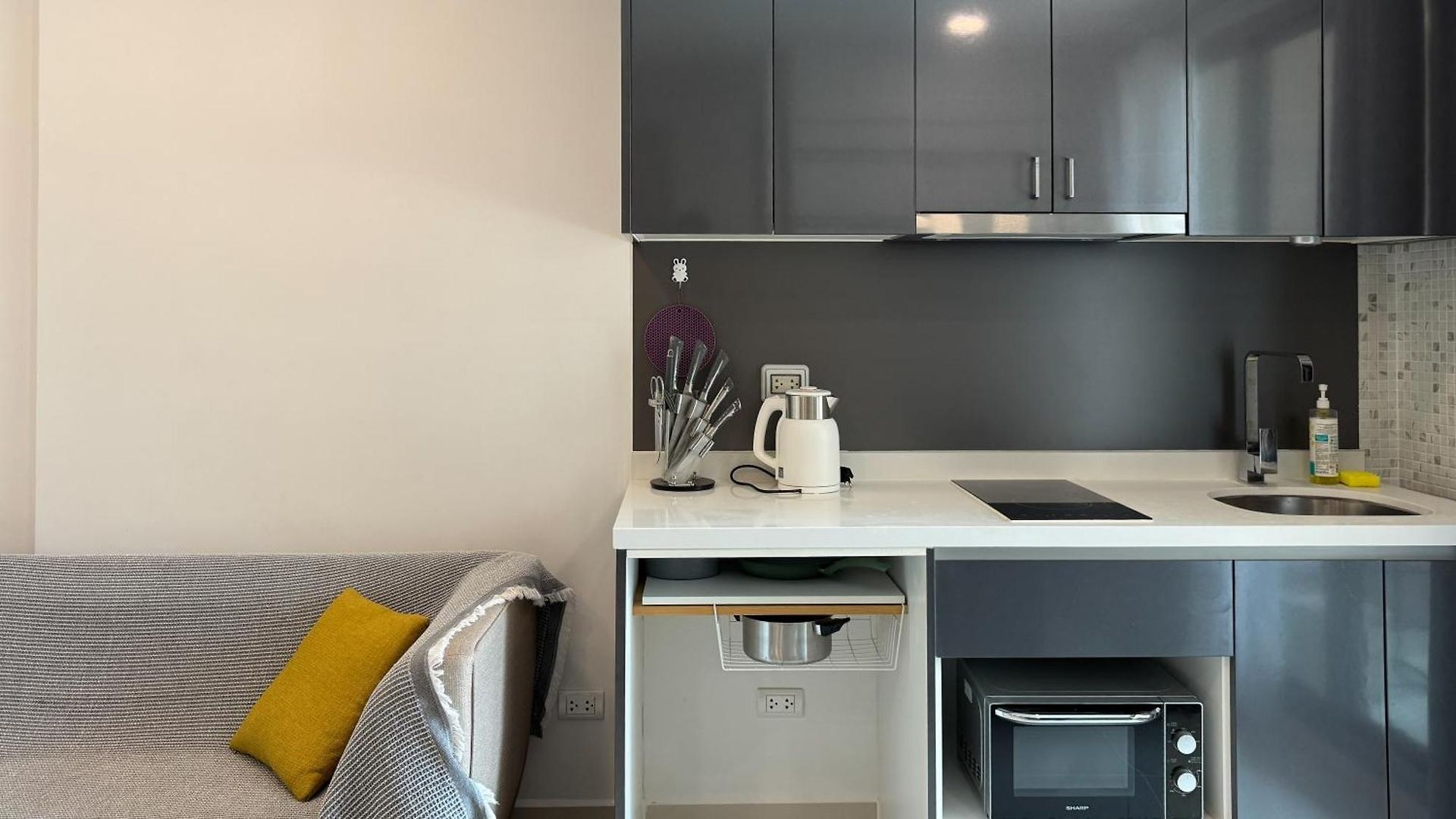 Arcadia Continental Free Electricity Apartment *