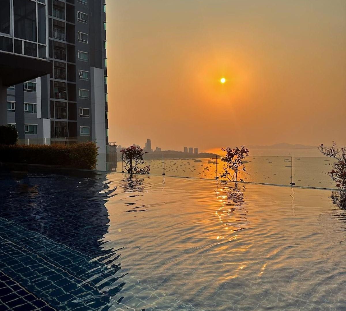 Centric Sea 40th Floor Sea View Infinity Pool On The Floor 21 Terminal Centum Walking Street 6th Lane Temple Of Truth *