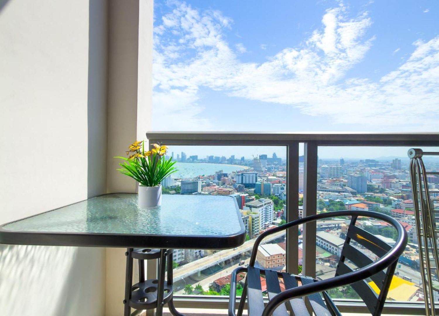 Skyline Serenity By Mountain Park Apartment