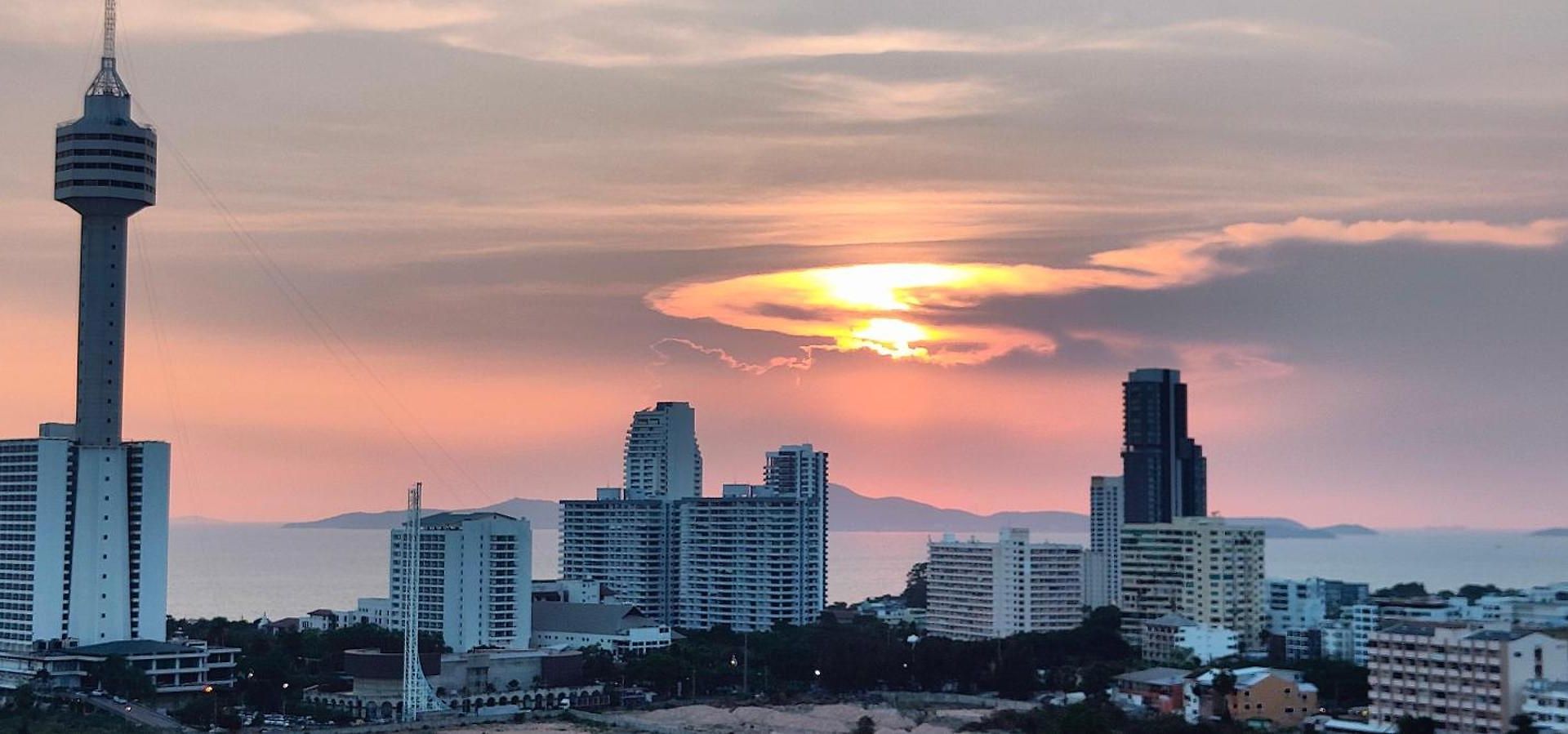 Apartment Sea View In Grande Caribbean L Pool L Near Jomtien And Walking Street *