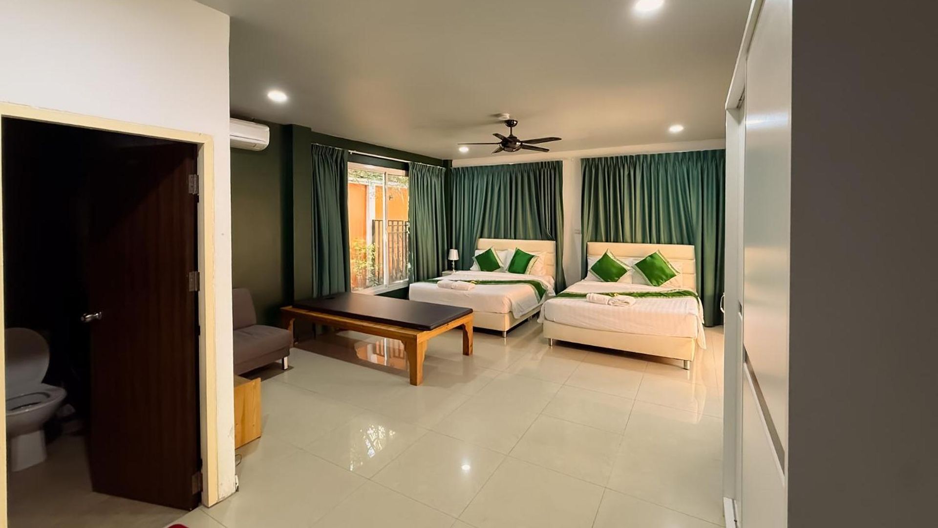 Apartment Magnitude 6 Bedroom In Pratumnak Pattaya
