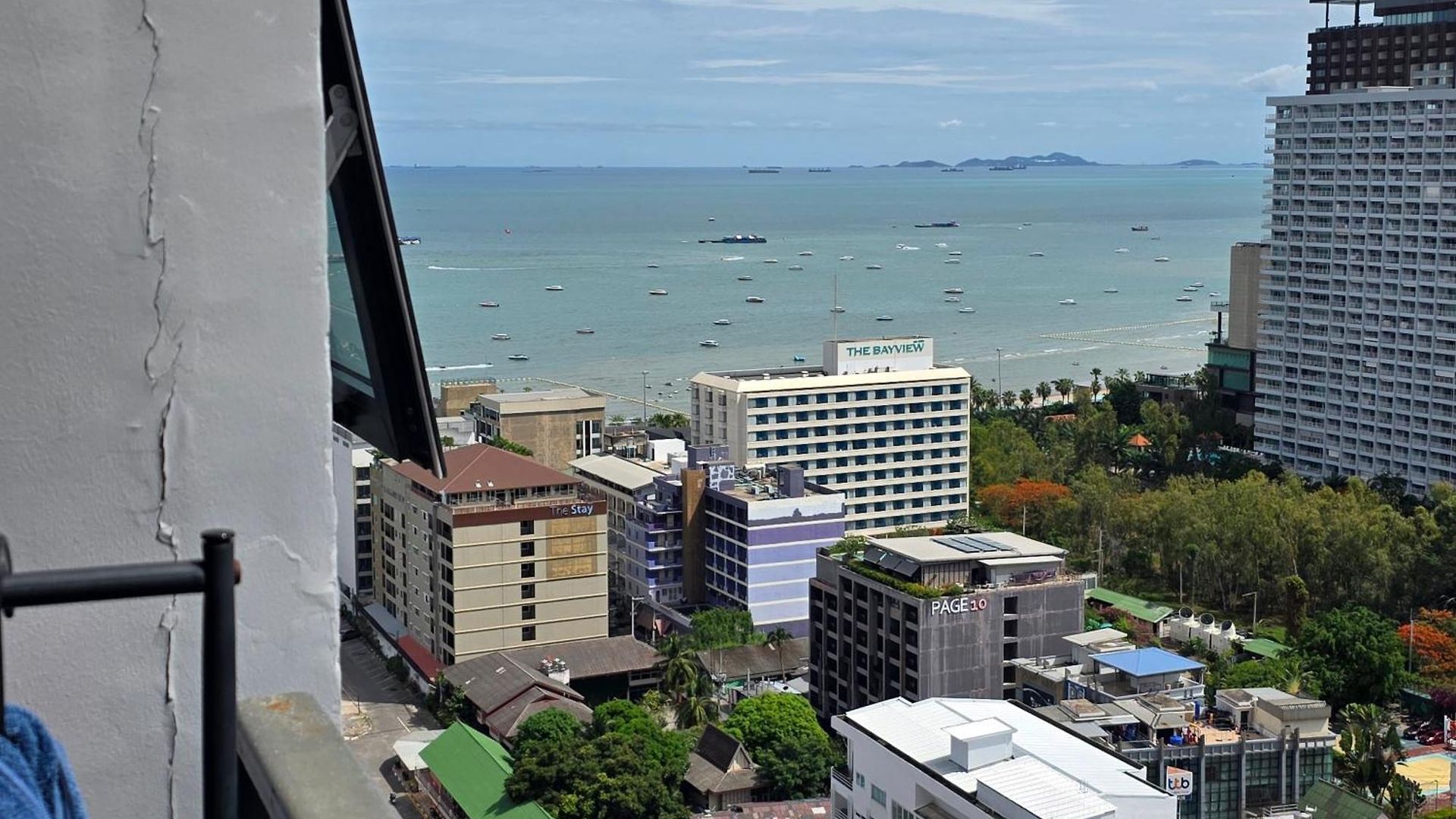The Base Thai Apartment *