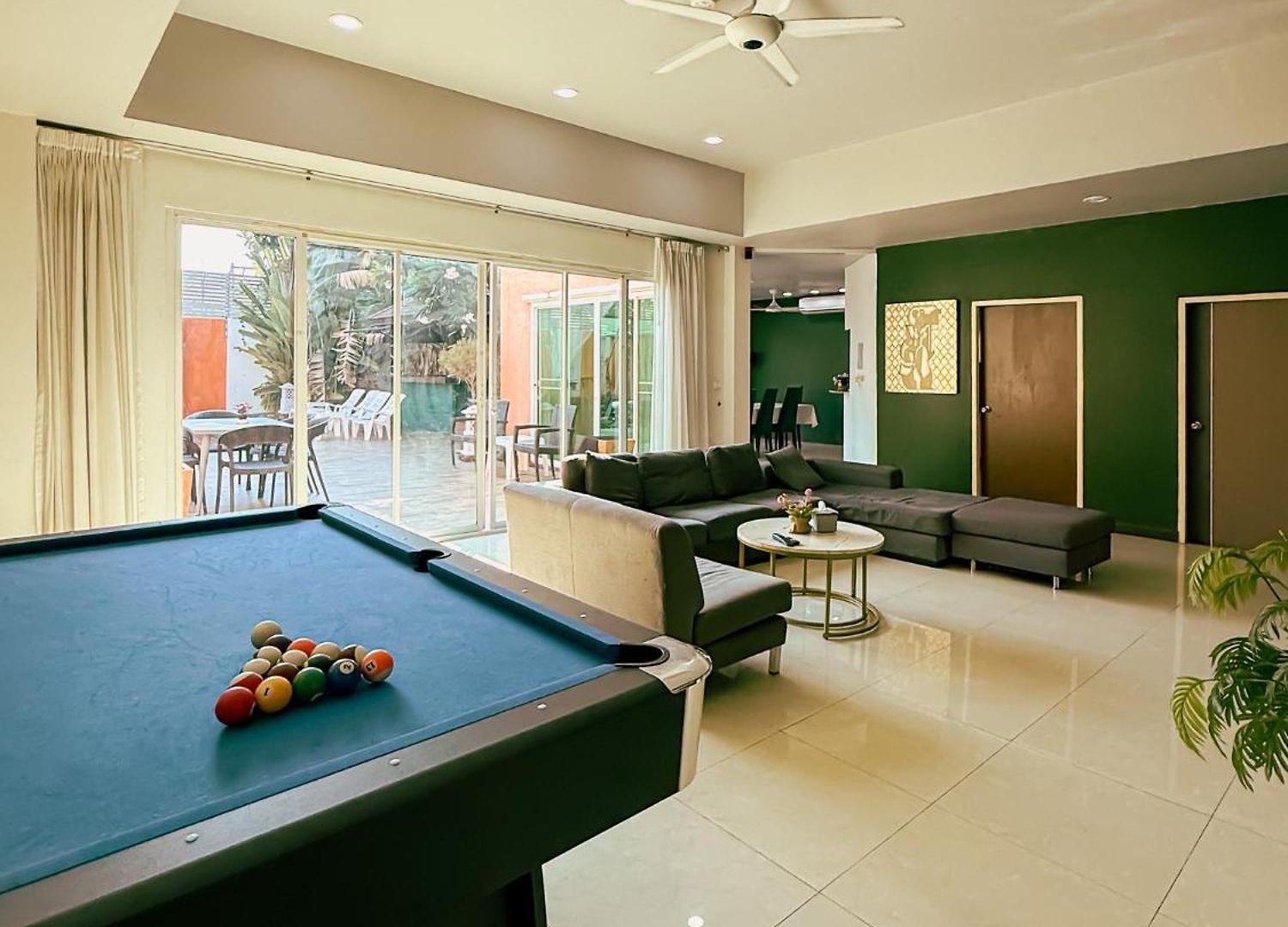Apartment Magnitude 6 Bedroom In Pratumnak Pattaya