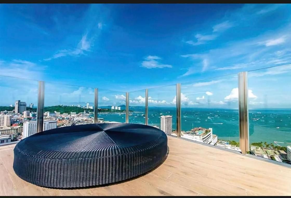 Apartment The Base Thai Pattaya