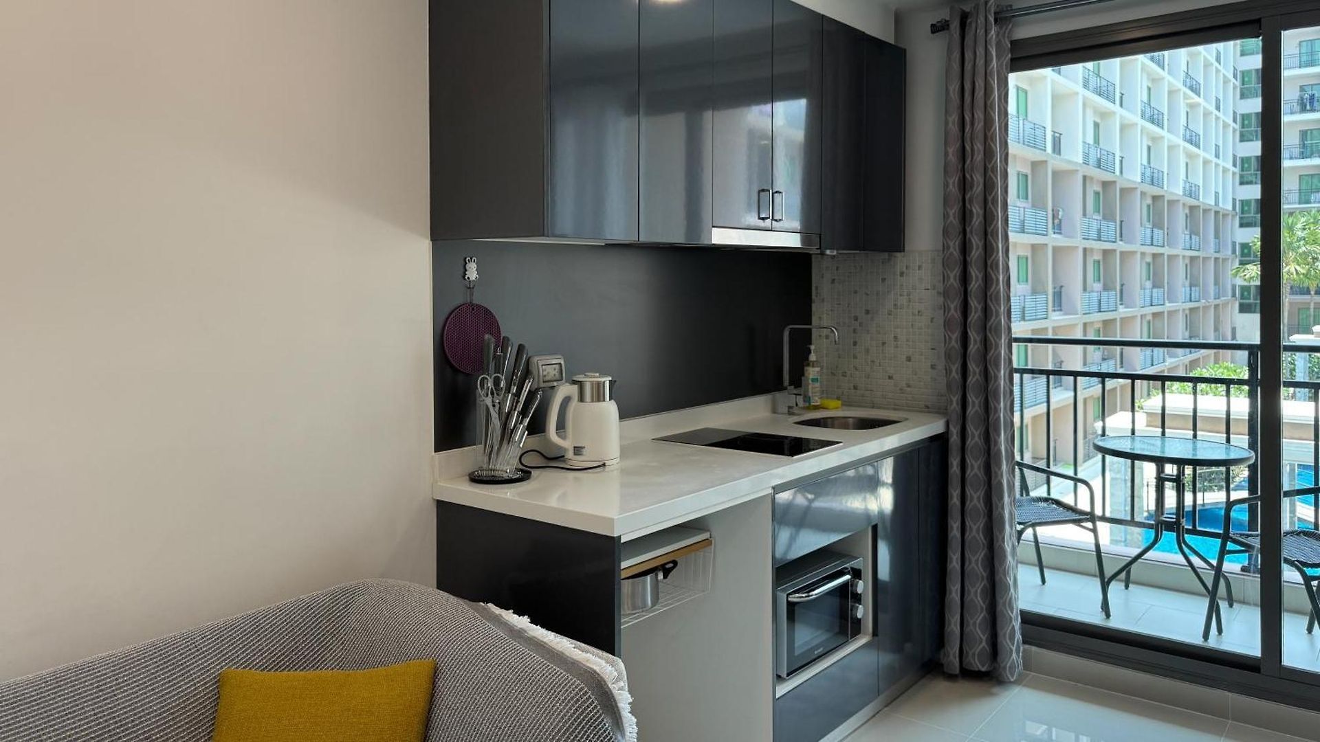 Arcadia Continental Free Electricity Apartment *