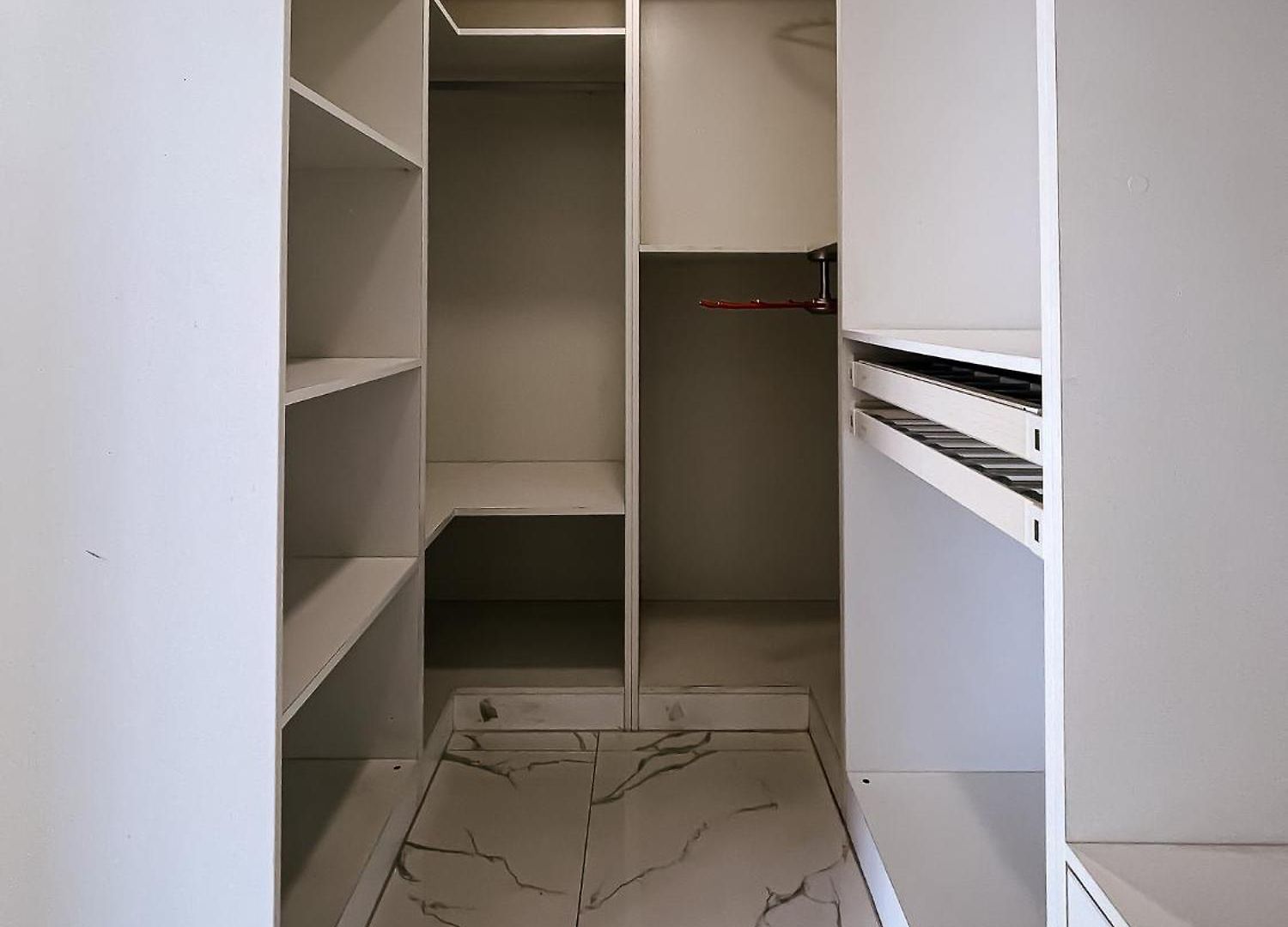 Magnitude 8 Bedroom In Palm Spring Apartment