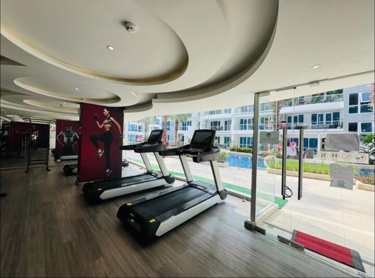 New! Pool View & Grand Avenue & Apartment