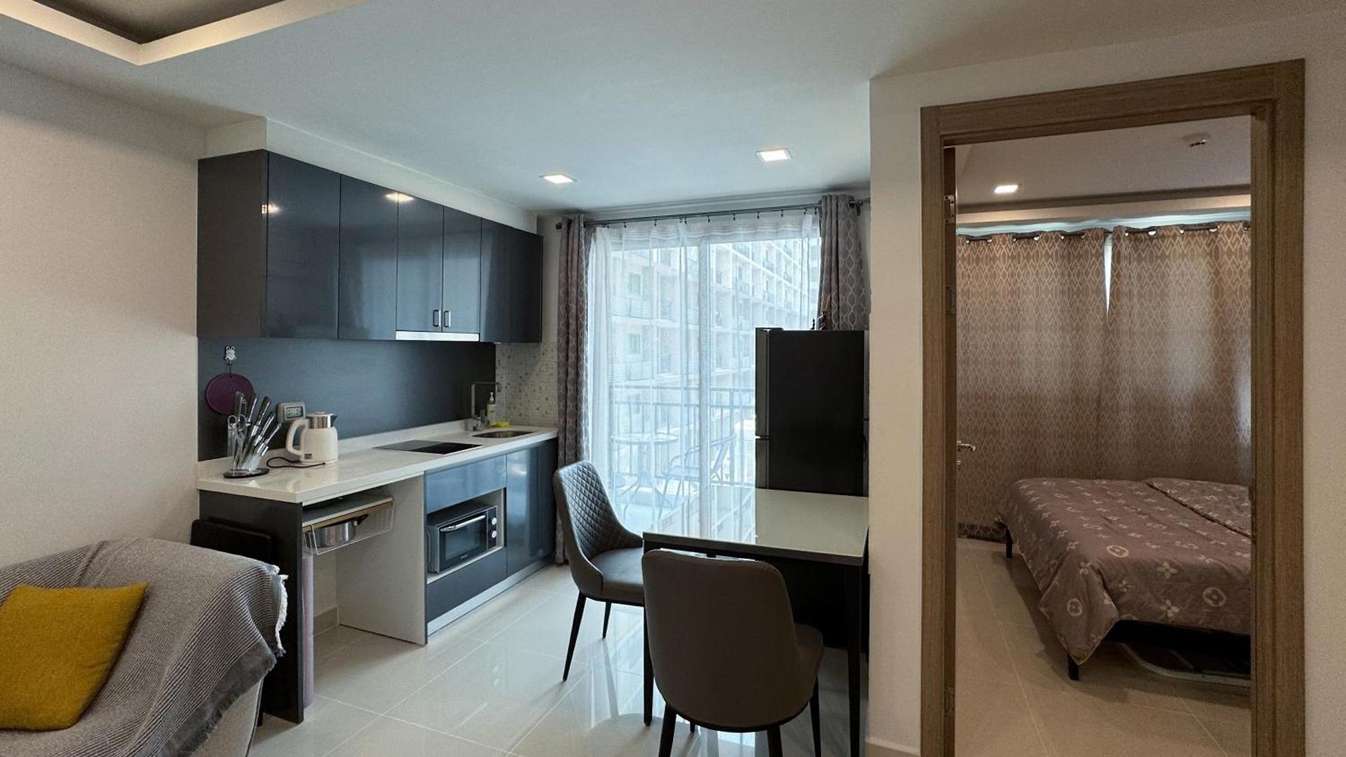 Arcadia Continental Free Electricity Pattaya