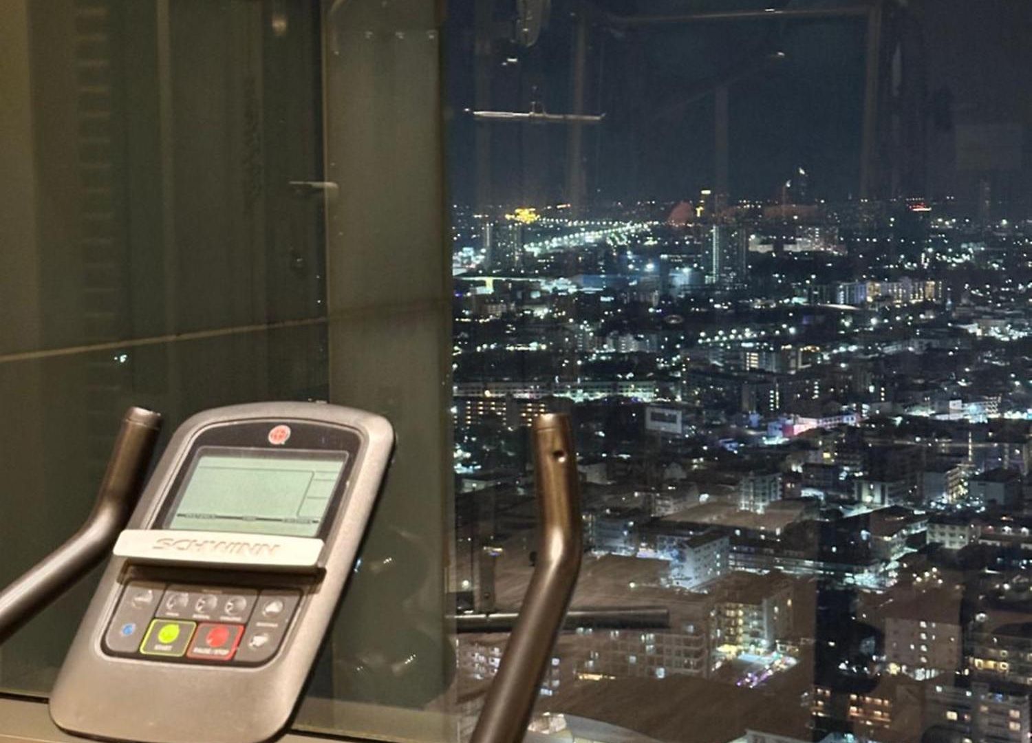 Centric Sea 40th Floor Sea View Infinity Pool On The Floor 21 Terminal Centum Walking Street 6th Lane Temple Of Truth Apartment *