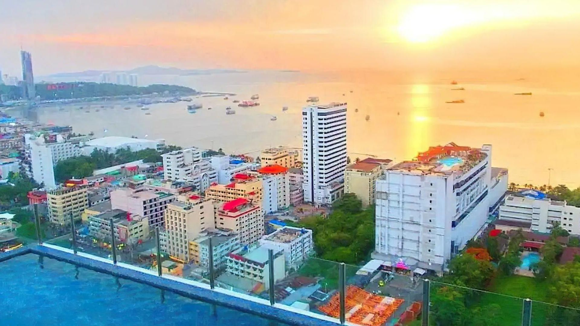 2 Bed Location-roof Infinity Pool