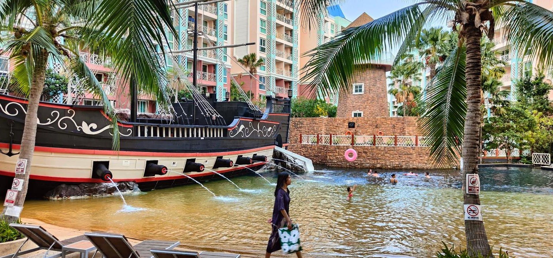 Apartment Sea View In Grande Caribbean L Pool L Near Jomtien And Walking Street
