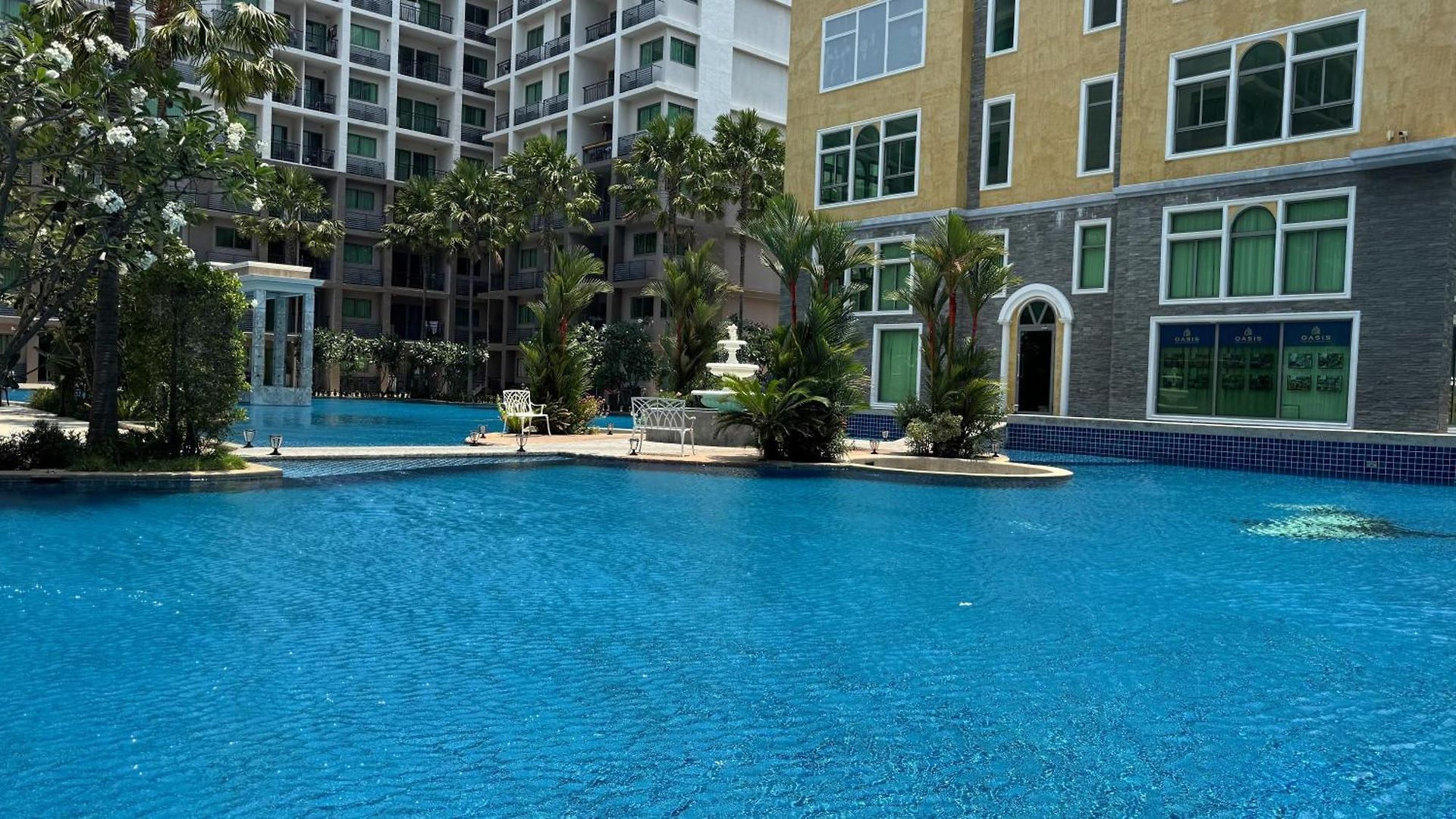 Arcadia Continental Free Electricity Apartment