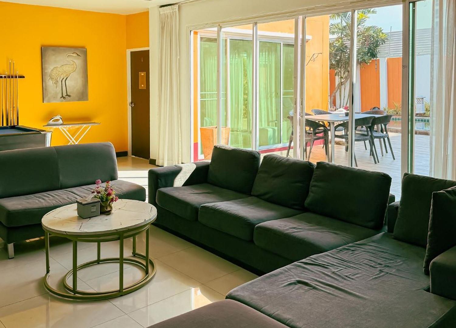 Magnitude 6 Bedroom In Pratumnak Apartment