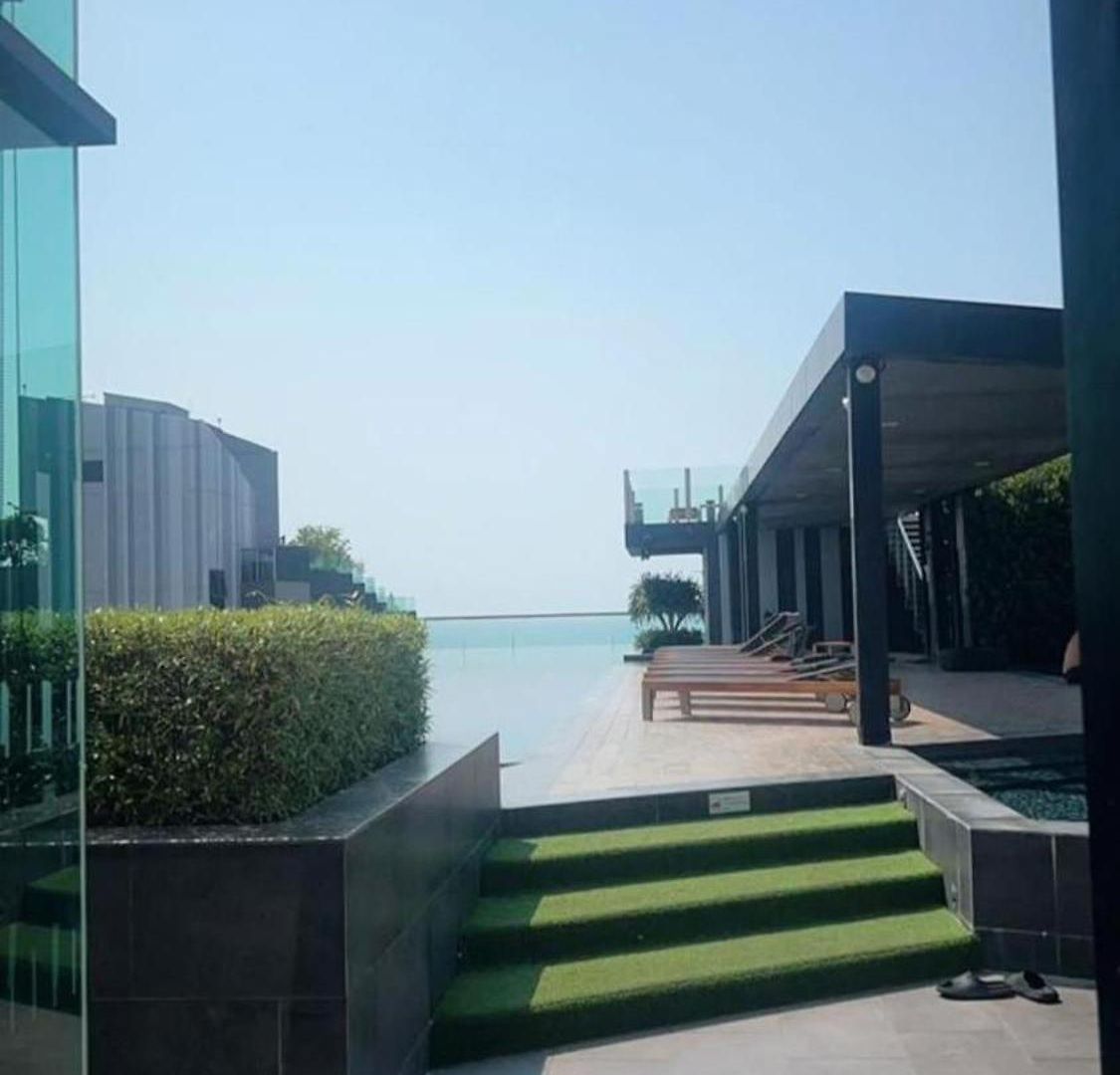 The Base Seaview * Pattaya
