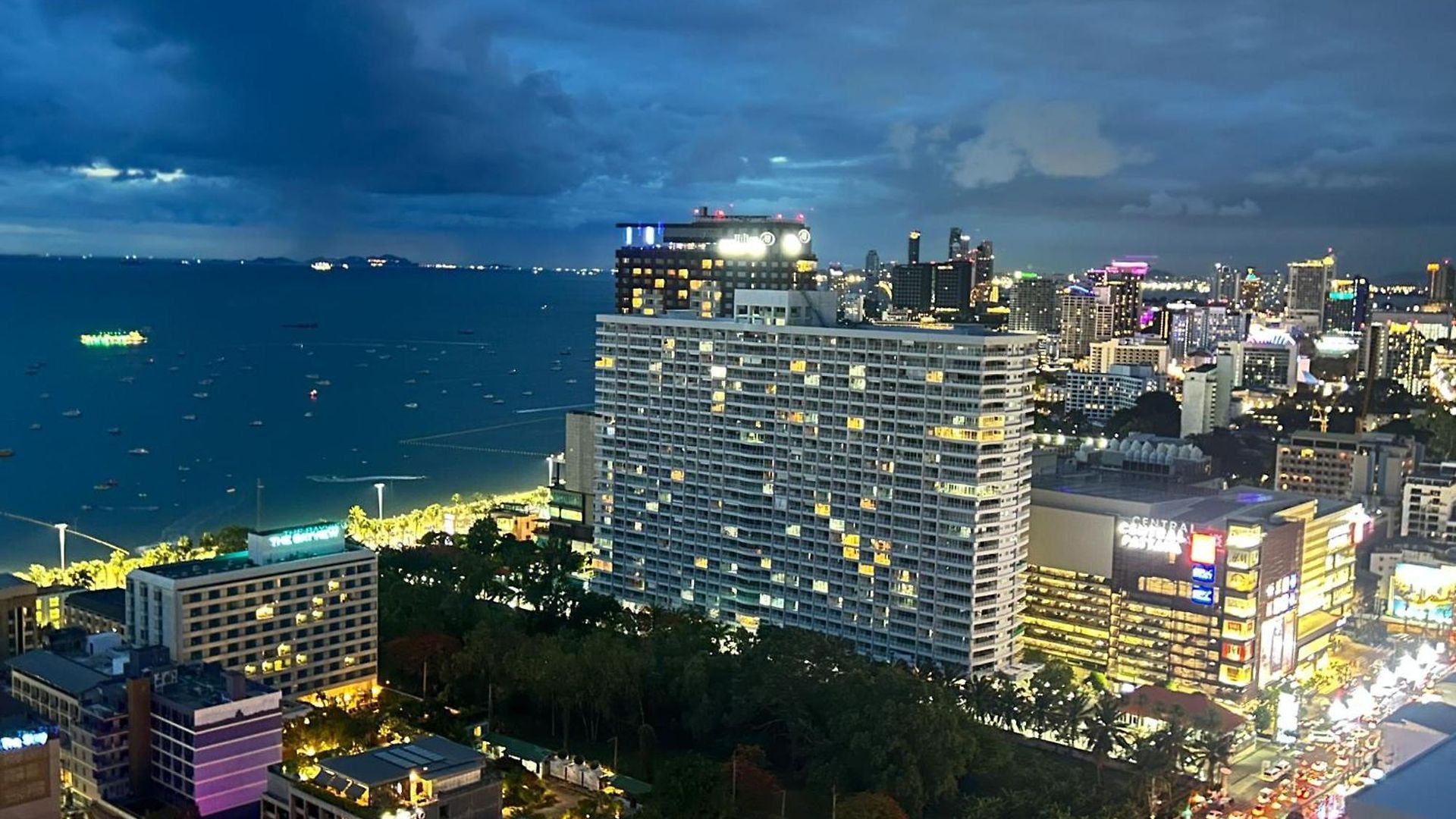 Apartment The Base Thai Pattaya