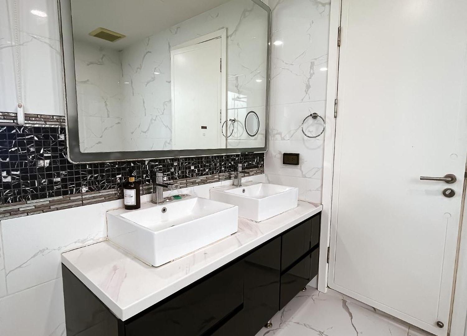 Magnitude 8 Bedroom In Palm Spring *