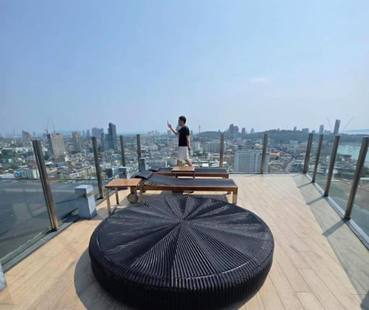 The Base Seaview *