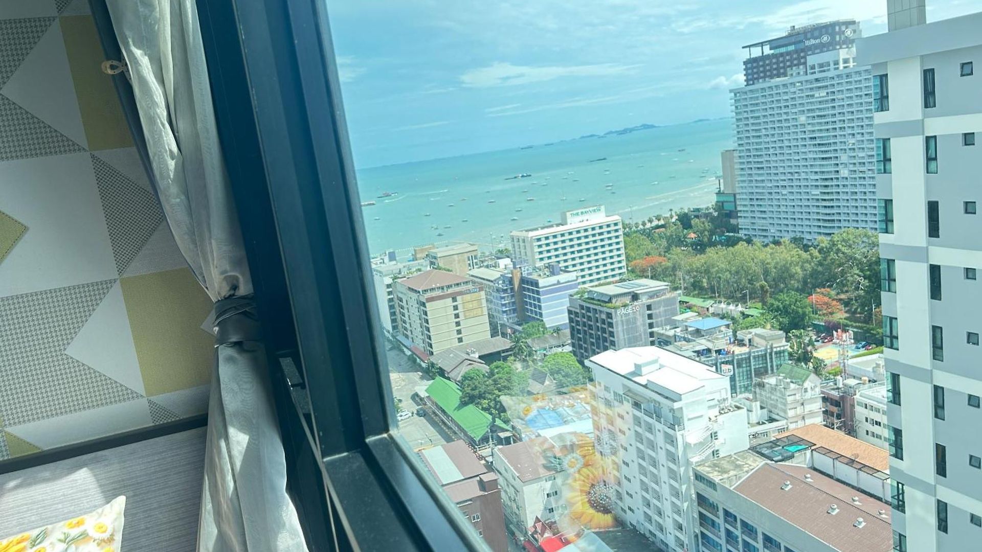 The Base Seaview * Pattaya