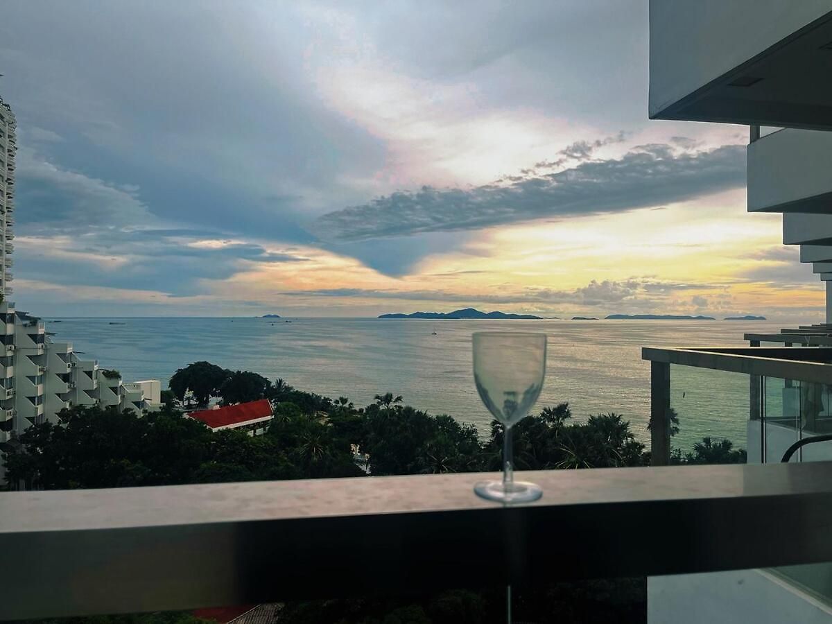 The Palm Sea View *