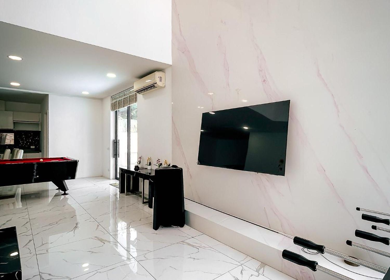 Apartment Magnitude 8 Bedroom In Palm Spring *