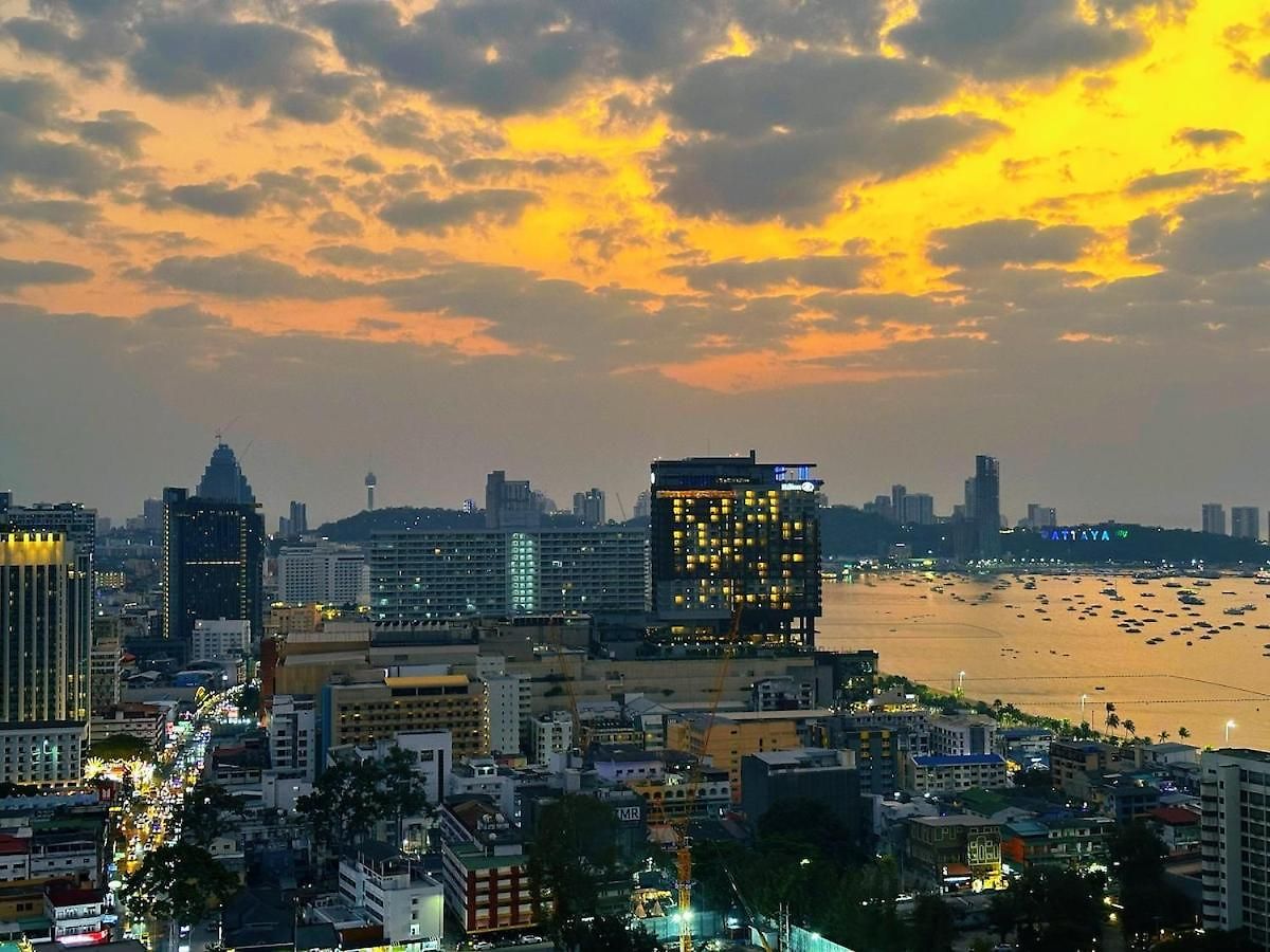 Centric Sea 40th Floor Sea View Infinity Pool On The Floor 21 Terminal Centum Walking Street 6th Lane Temple Of Truth Apartment *