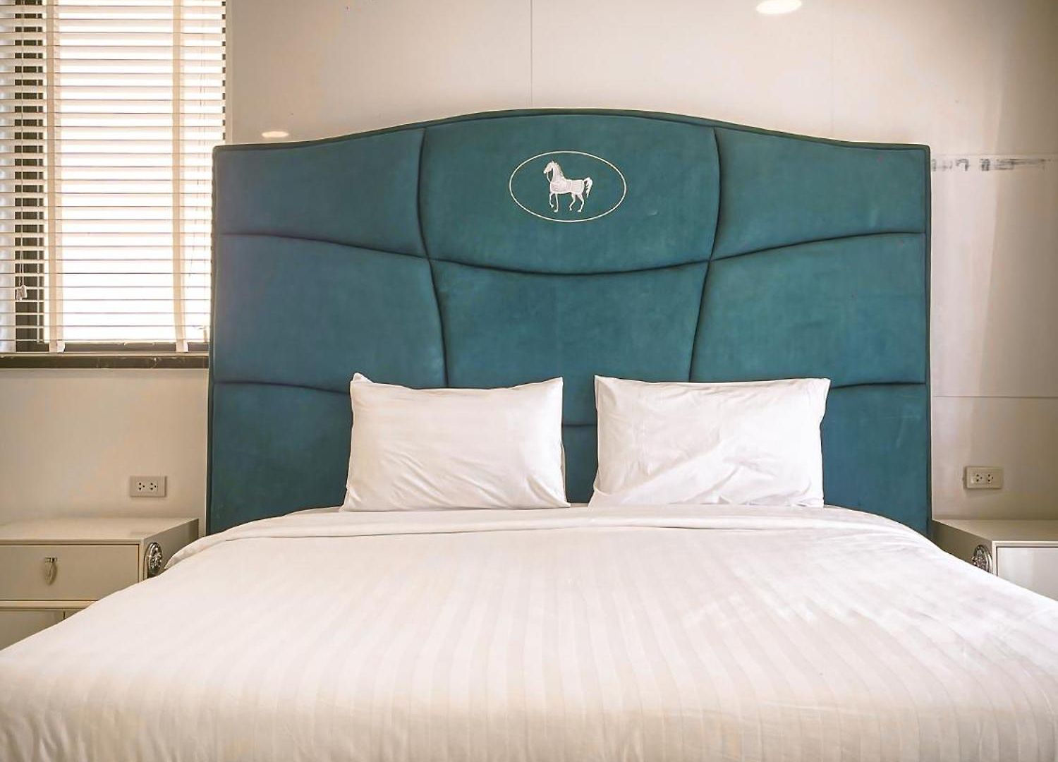Magnitude 8 Bedroom In Palm Spring