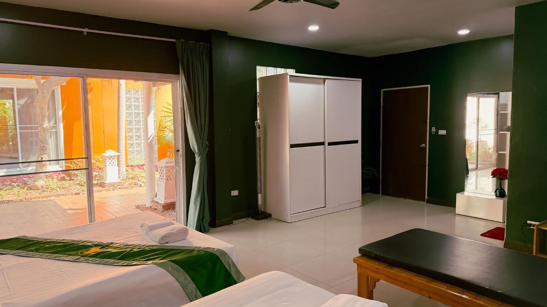 Magnitude 6 Bedroom In Pratumnak * Pattaya