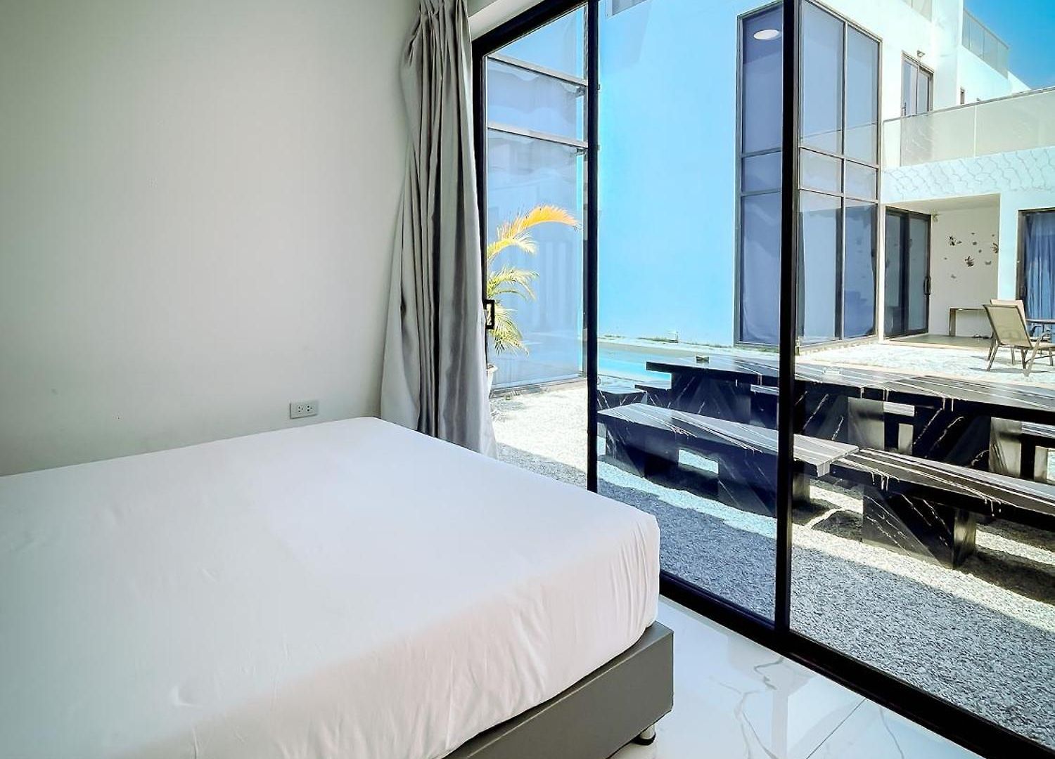 Apartment Magnitude 8 Bedroom In Palm Spring Pattaya