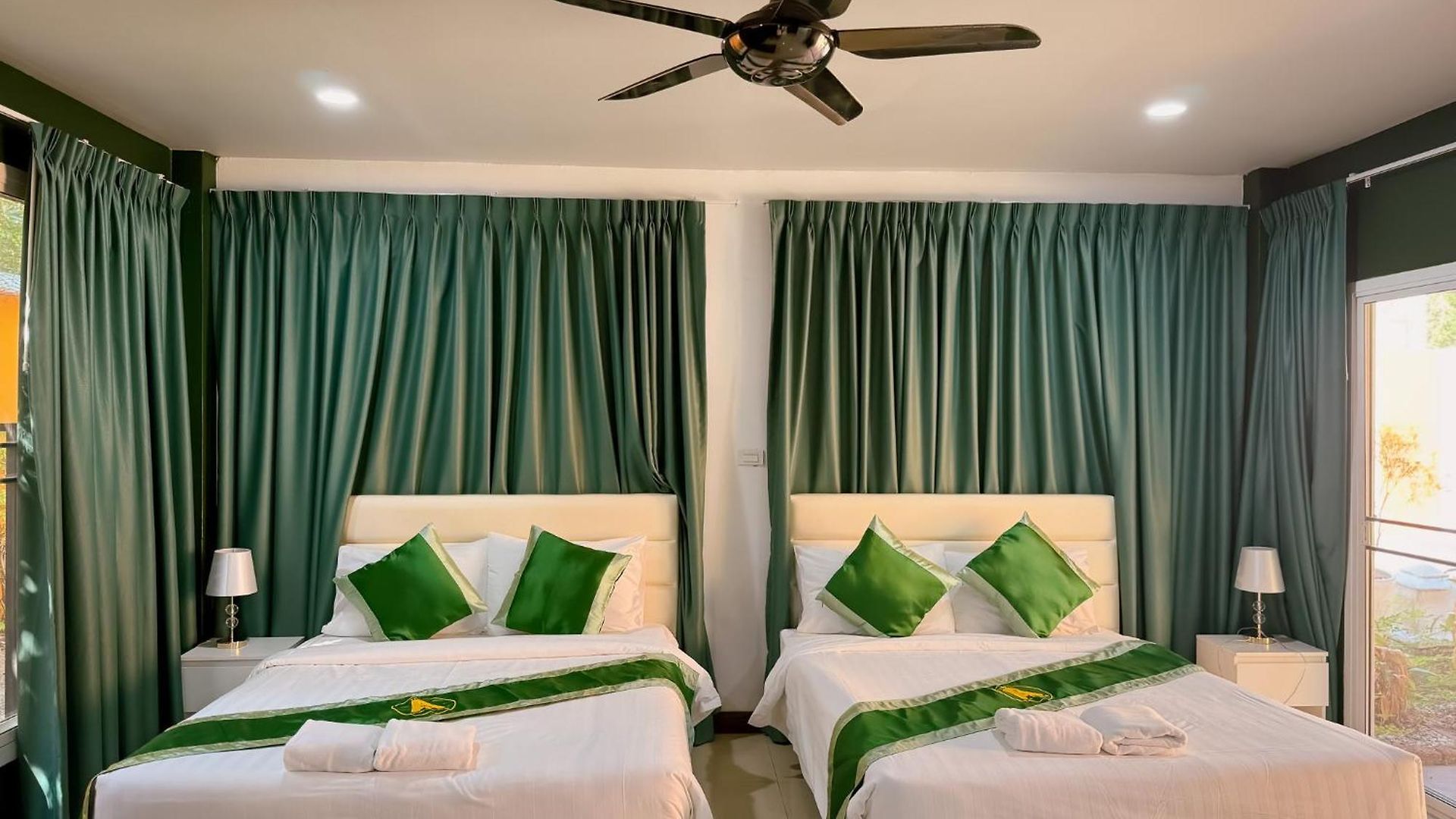 Magnitude 6 Bedroom In Pratumnak *