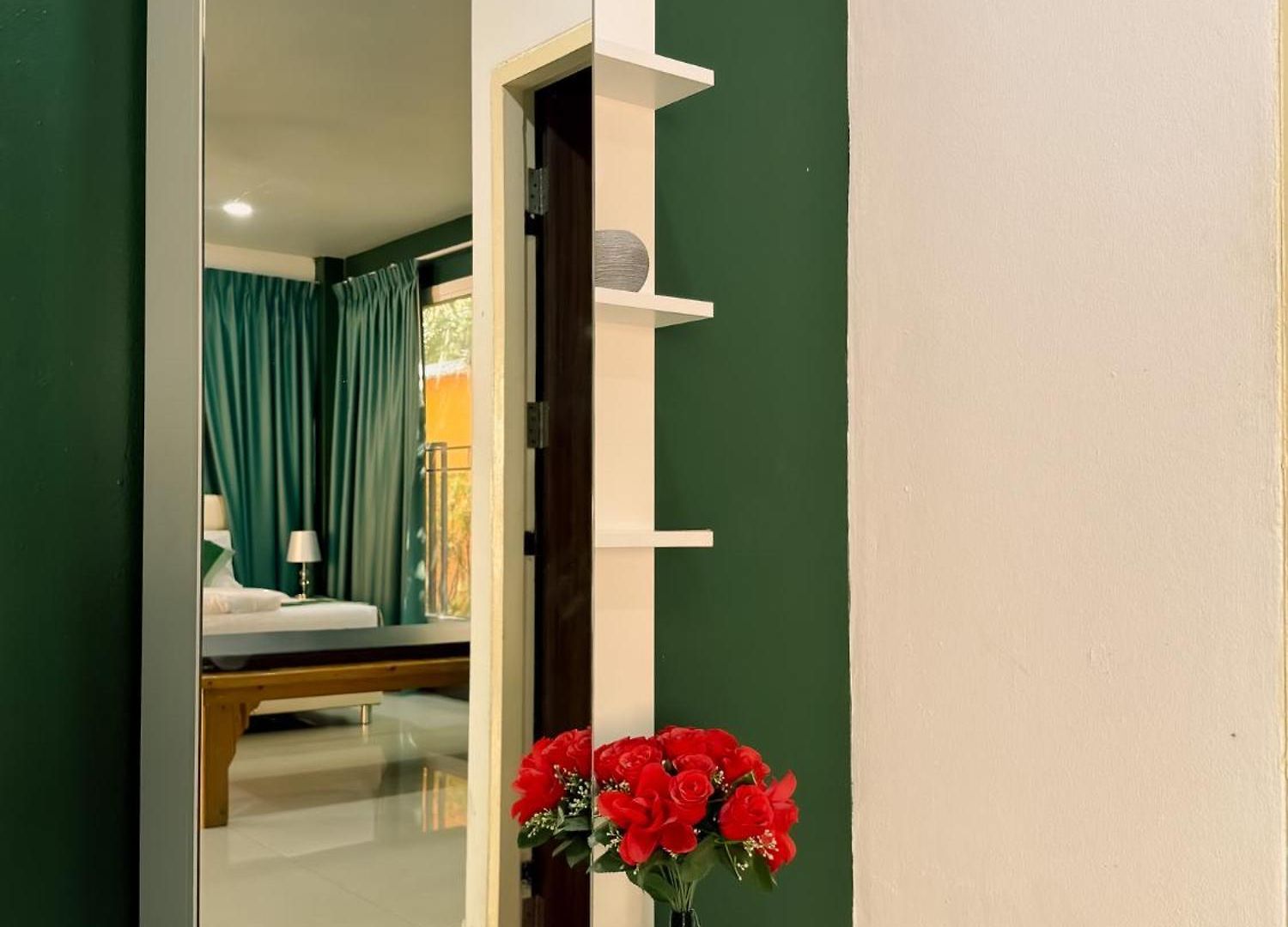 Magnitude 6 Bedroom In Pratumnak Apartment *