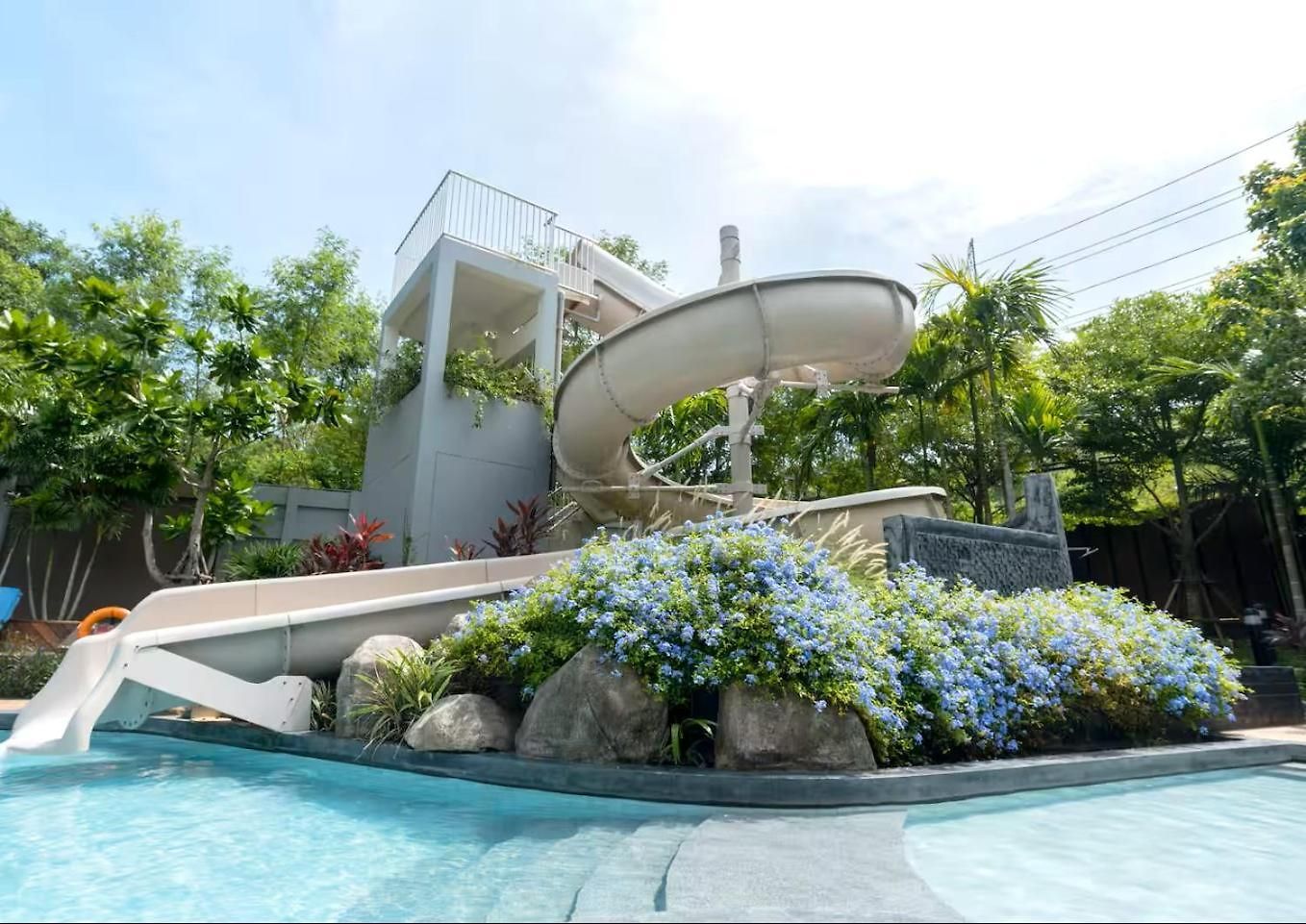 Unixx South Apartment