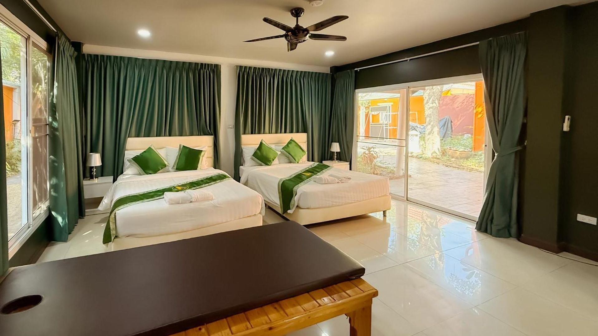 Magnitude 6 Bedroom In Pratumnak Apartment *