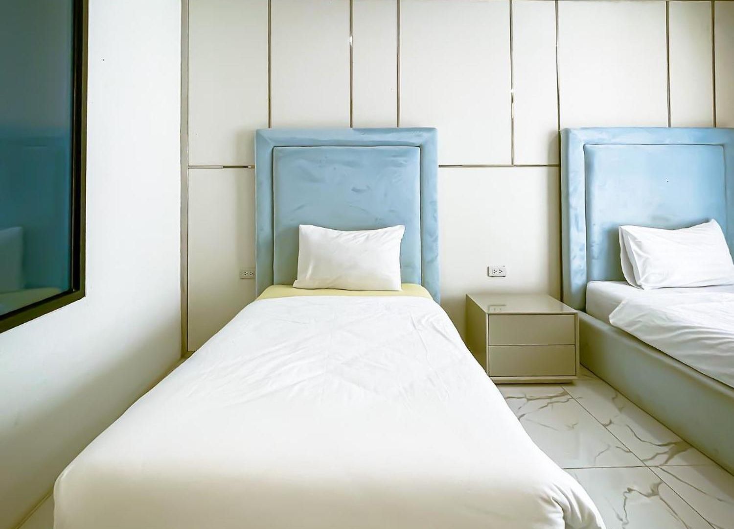 Magnitude 8 Bedroom In Palm Spring *