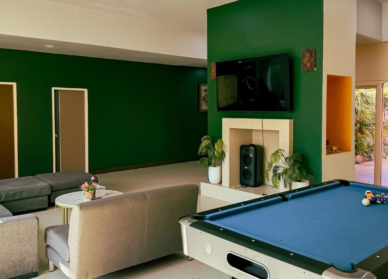Magnitude 6 Bedroom In Pratumnak Apartment