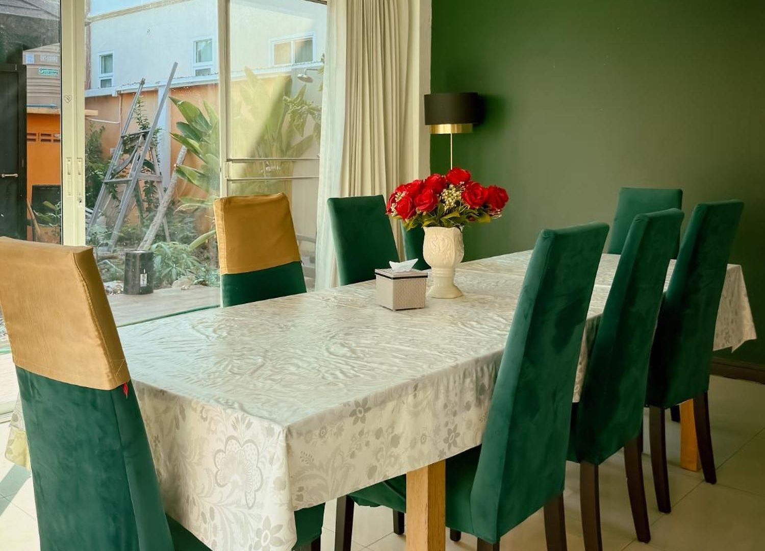 Magnitude 6 Bedroom In Pratumnak Apartment Pattaya