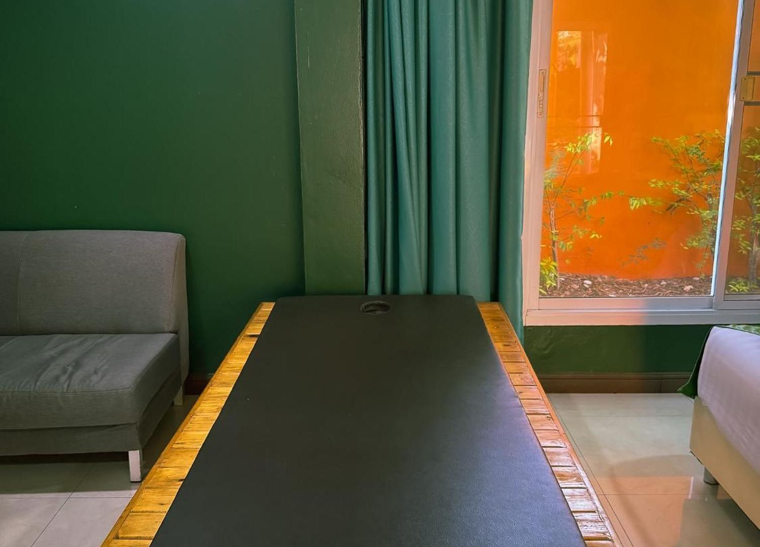 Magnitude 6 Bedroom In Pratumnak Apartment Pattaya