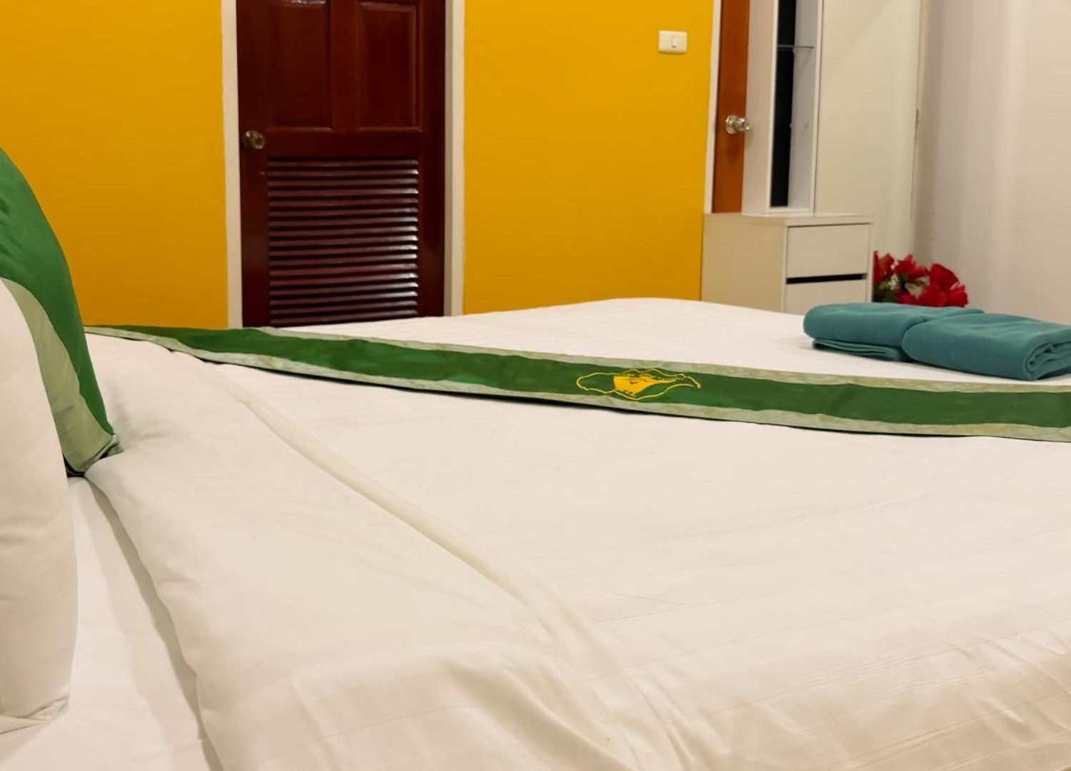 Magnitude 6 Bedroom In Pratumnak Apartment