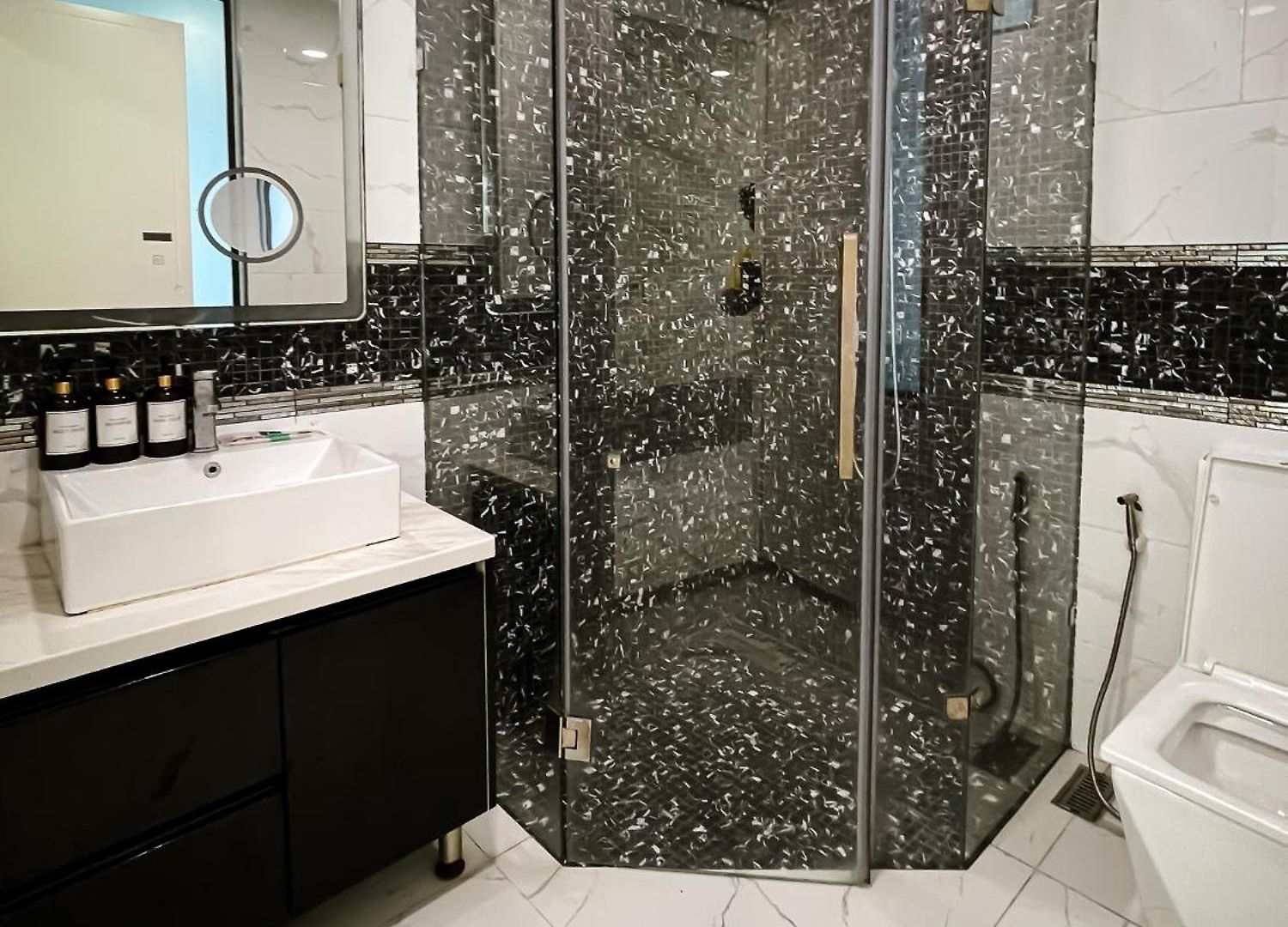 Magnitude 8 Bedroom In Palm Spring