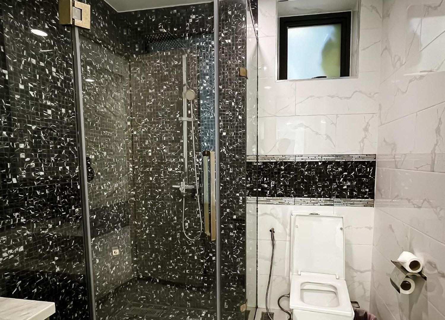 Magnitude 8 Bedroom In Palm Spring Apartment Pattaya