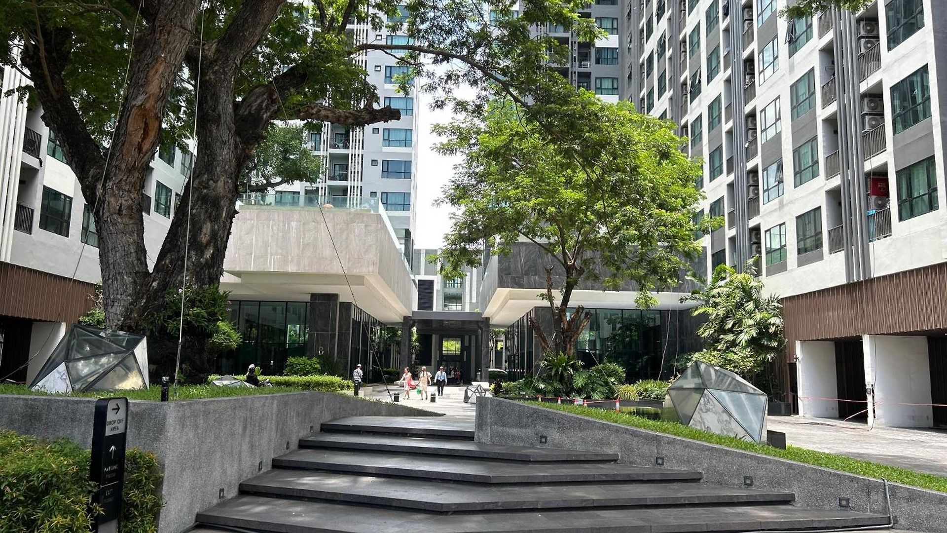 The Base Seaview Apartment *