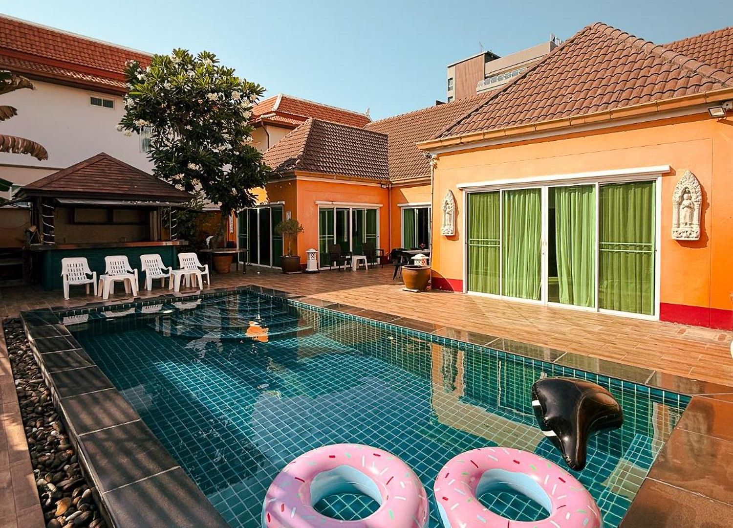 Magnitude 6 Bedroom In Pratumnak Apartment *