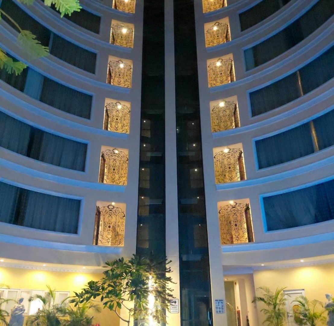 Four Seasons Place Hotel 4*