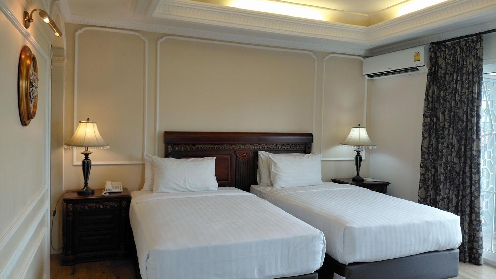 Hotel Four Seasons Place 4*