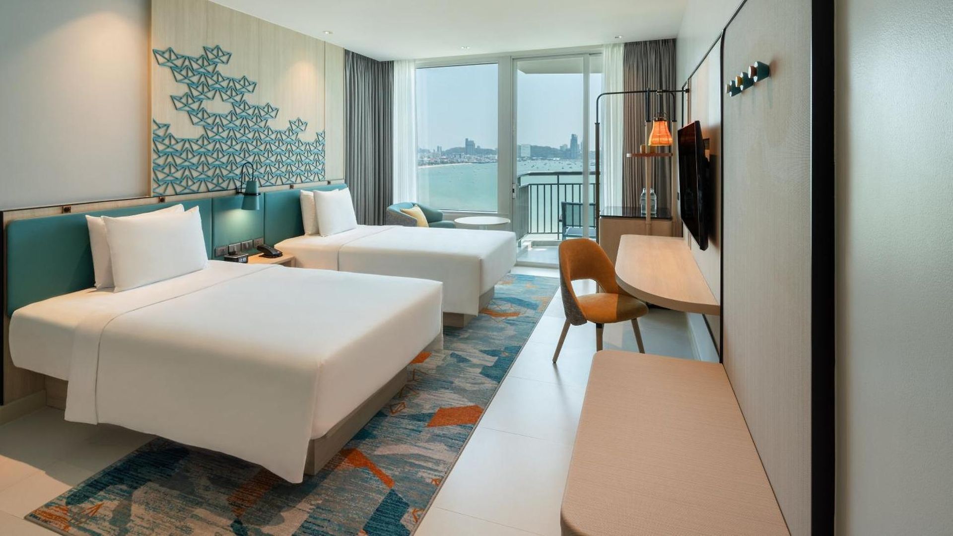By Ihg 5*