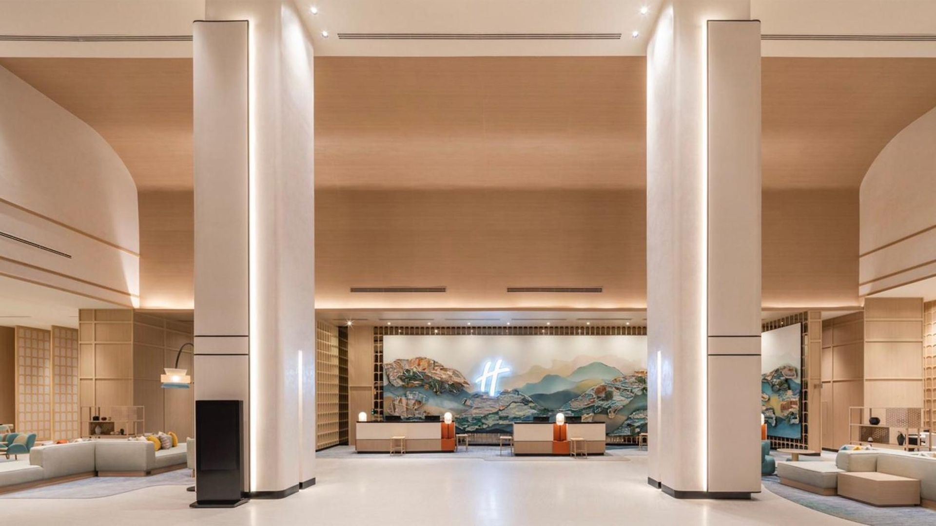 By Ihg Hotel 5*